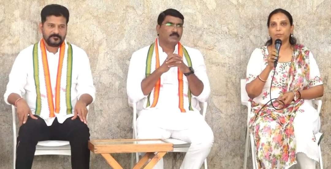 <p>రేవంత్ రెడ్డితో విజయారెడ్డి భేటీ</p>