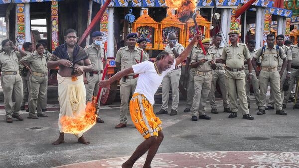 ర‌థ‌యాత్రలో ఒక భ‌క్తుడి త‌న్మ‌య‌త్వం