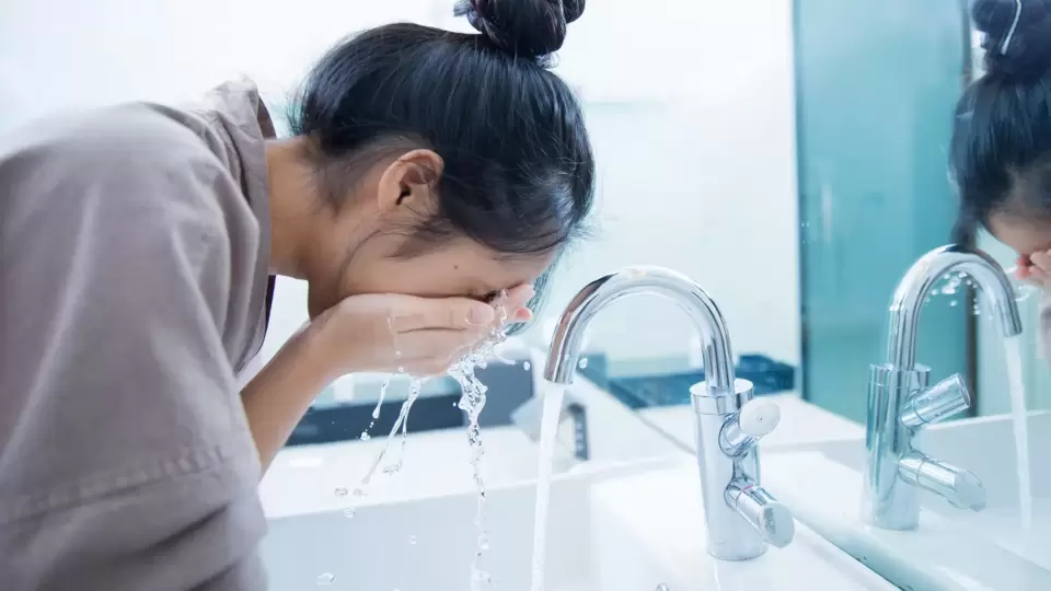 ఉదయాన్నే చల్లటి నీటితో ముఖం కడుక్కోవడం వల్ల కలిగే అద్భుతమైన ప్రయోజనాలు ఇవే!wash your face in