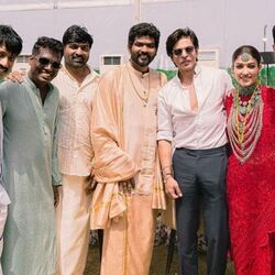<p>షారుక్ ఖాన్, విజయ్ సేతుపతి, అనిరుద్ధ్ రవిచందర్, అట్లీ కుమార్ లతో నయనతార, విగ్నేష్ శివన్ జోడీ</p>
