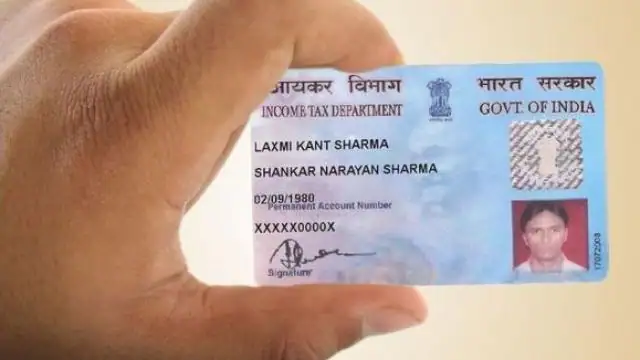 సైట్‌లో Request for Reprint PAN Cardపై క్లిక్‌ చేయాలి. తర్వాత PAN Card, Aadhaar, Date of Birth వివరాలు నమోదు చేయాలి.కొత్త కార్డు కోసం రూ.50 చెల్లించాల్సి ఉంటుంది. వివరాలను పరిశీలించి ఆదాయపు పన్ను శాఖ చిరునామాకు కార్డును పంపిస్తుంది