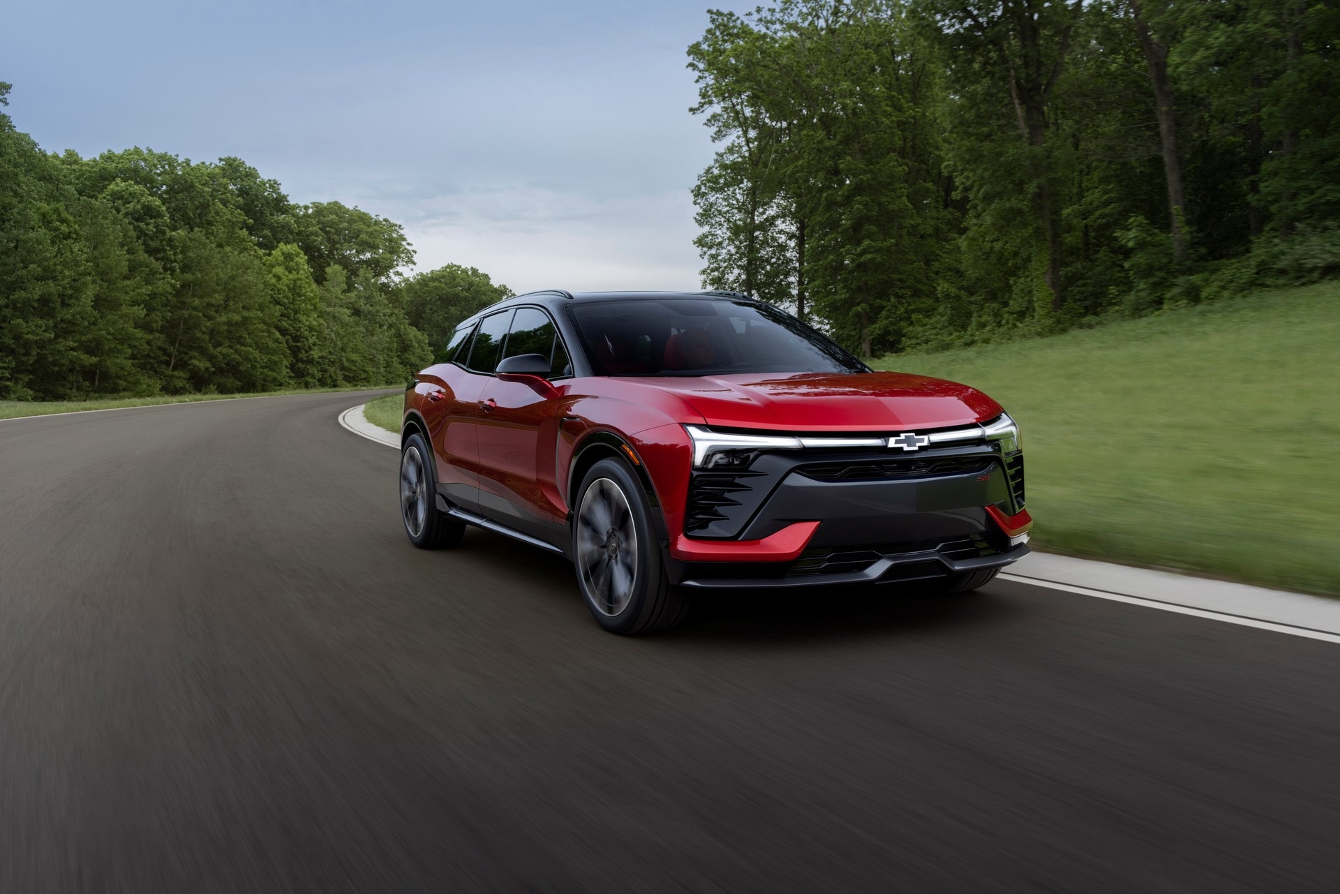 Chevrolet Blazer EV నాలుగు సెకన్ల కంటే తక్కువ సమయంలో 0-96 kmph వేగాన్ని అందుకోగలదు.