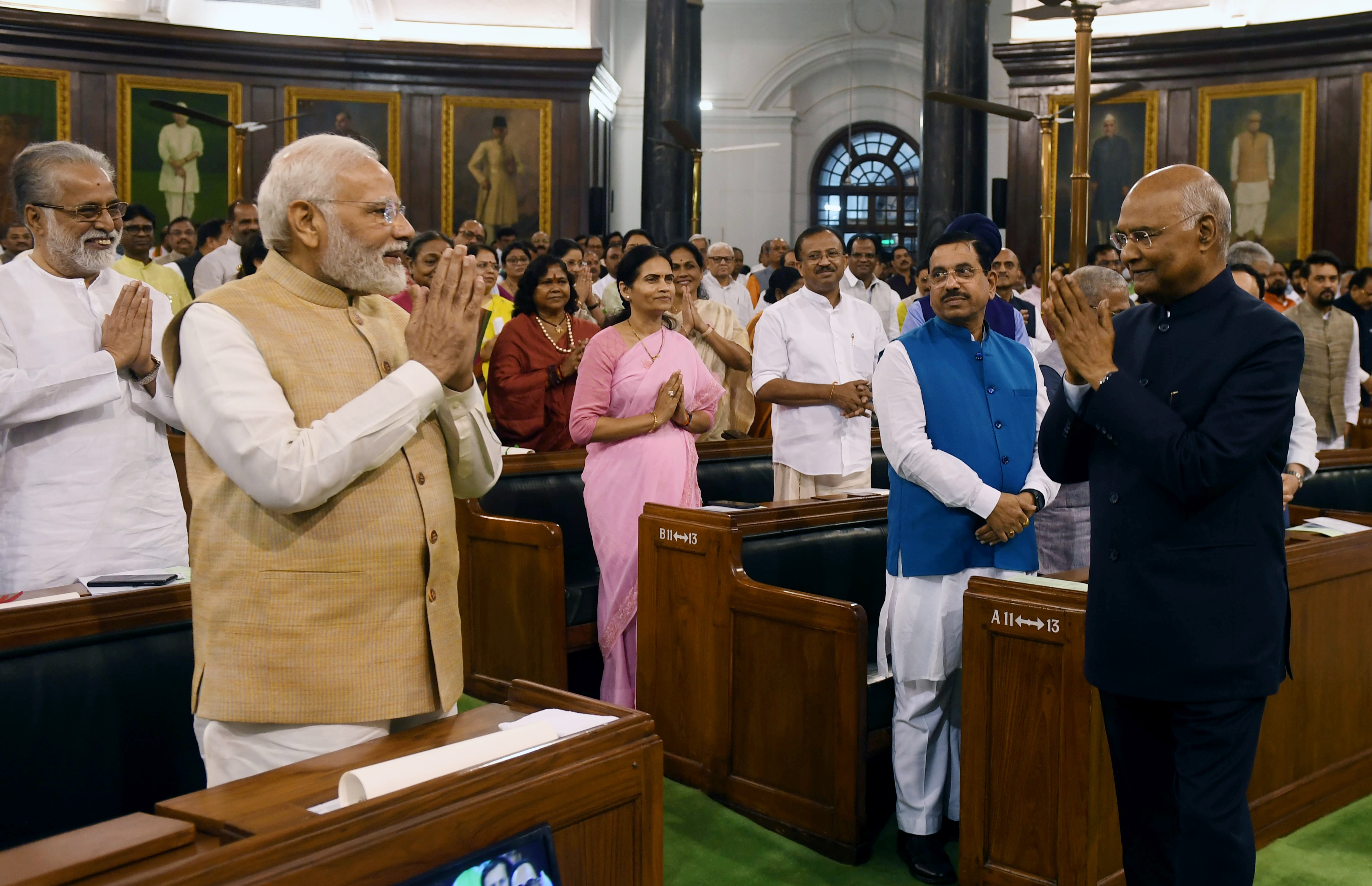 రాష్ట్ర‌ప‌తి రామ్‌నాథ్ కోవింద్ కు ప్ర‌ధాని మోదీ అభివాదం