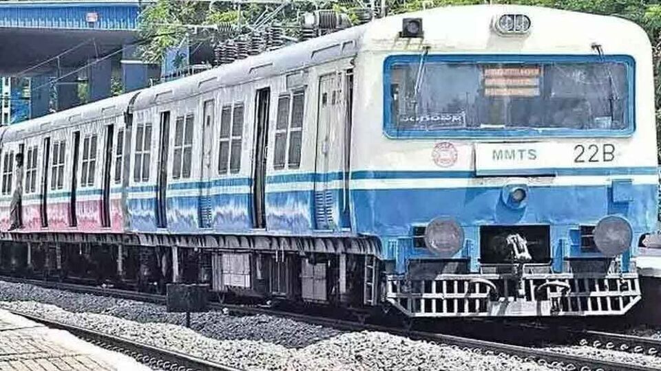 MMTS Trains: ప్రయాణికులకు అలర్ట్… భారీగా ఎంఎంటీఎస్ సర్వీసులు రద్దు ...