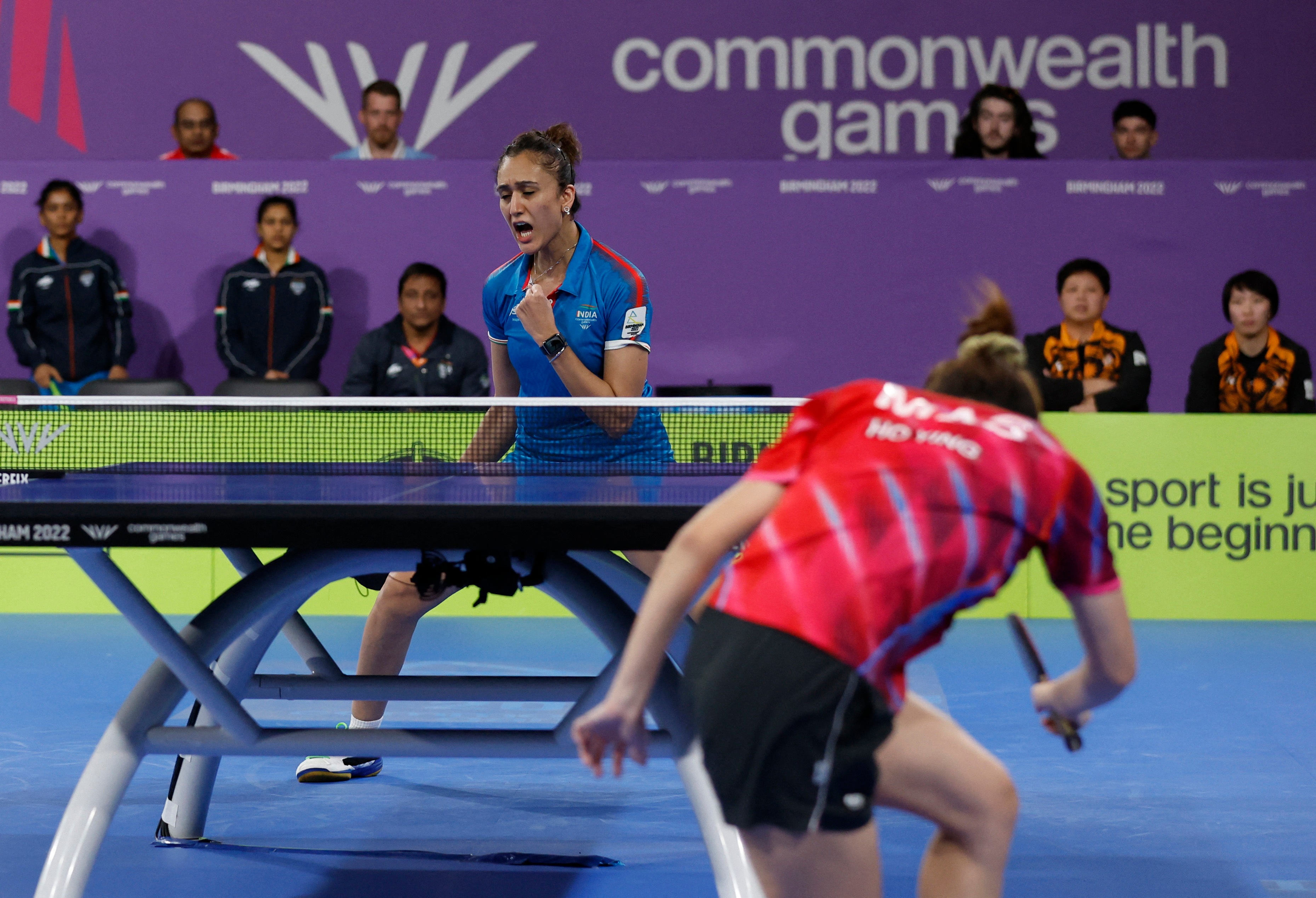 CWG 2022 Day 2 in Pics: అటు టేబుల్‌ టెన్నిస్‌లో ఇండియన్‌ అథ్లెట్లు గ్రూప్‌ స్టేజ్‌లో సునాయాస విజయాలు సాధించారు. పురుషుల, మహిళల టీమ్స్‌ గెలిచాయి. వుమెన్స్‌ టీమ్‌ గయానాపై 3-0తో గెలవగా.. మెన్స్‌ టీమ్‌ కూడా నార్తర్న్‌ ఐర్లాండ్‌పై 3-0తోనే గెలిచాయి.