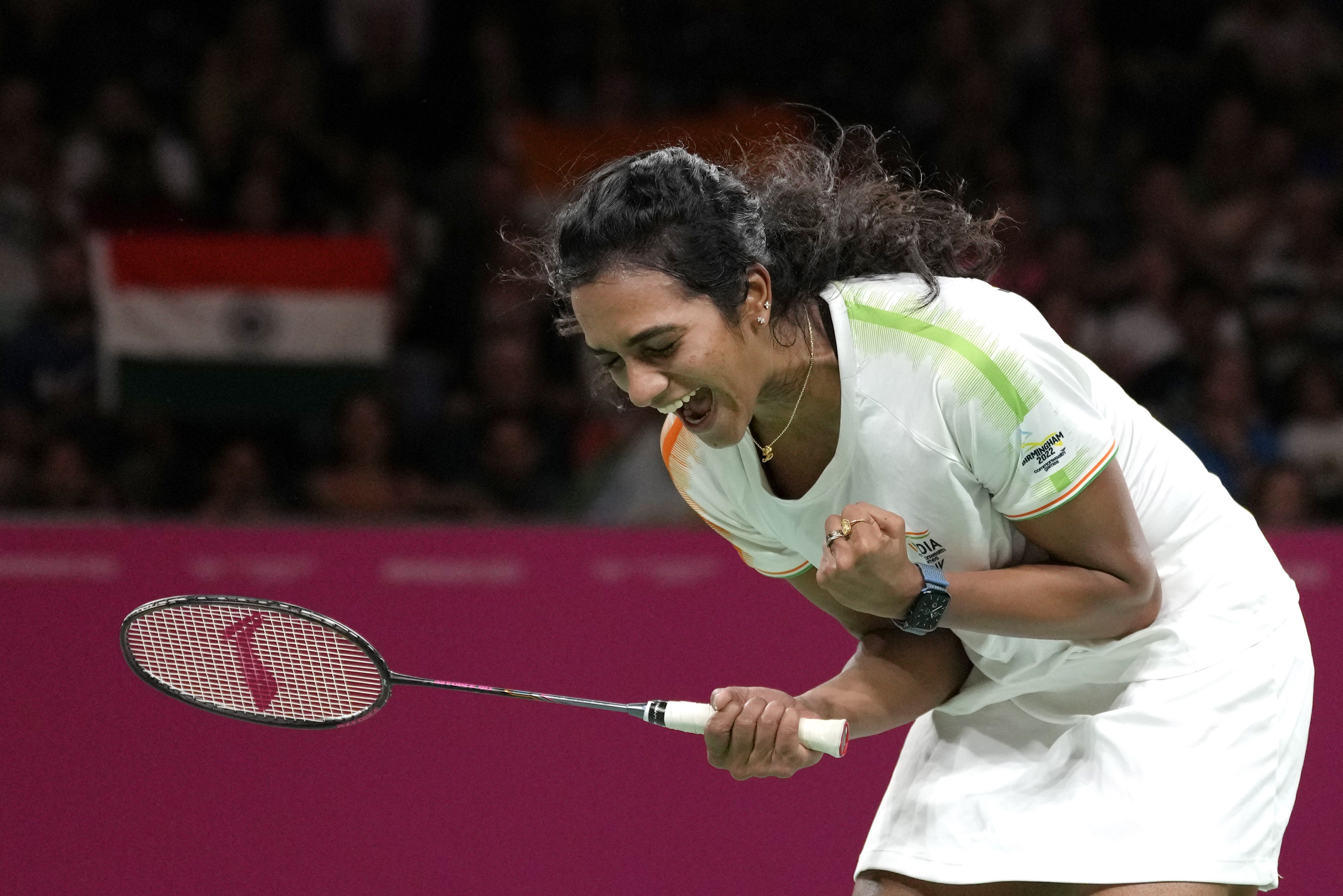 PV Sindhu: ఎన్నో ఏళ్ల కల ఫలించిన వేళ సింధు పట్టరాని ఆనందమిది. 2014 నుంచి కామన్వెల్త్ గేమ్స్ సింగిల్స్ గోల్డ్ కోసం ట్రై చేస్తున్న ఆమె మొత్తానికి సాధించింది. 2014లో బ్రాంజ్, 2018లో సిల్వర్ గెలిచిందామె.