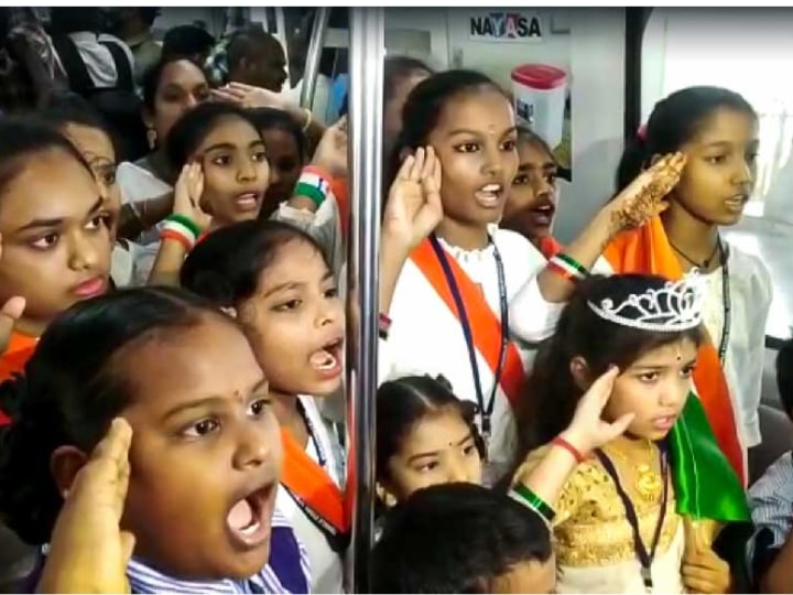 రాష్ట్రవ్యాప్తంగా అన్ని ప్రధాన జంక్షన్లలో ప్రజలు జాతీయ గీతాన్ని ఆలపించారు. జాతీయ గీతాలాపన సమయంలో అన్ని కార్యాలయాలు, విద్యా సంస్థలు, ప్రభుత్వ, ప్రైవేట్ సంస్థలు, షాపింగ్ మాల్స్, సినిమా థియేటర్లు, ట్రాఫిక్ కూడా నిలిచిపోయాయి.