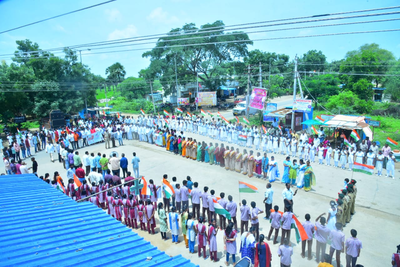 తెలంగాణ వ్యాప్తంగా సామూహిక జాతీయ గీతాలాపన నిర్వహించారు. కుల,మతాలకు అతీతంగా ప్రతి ఒక్కరూ పాల్గొన్నారు.