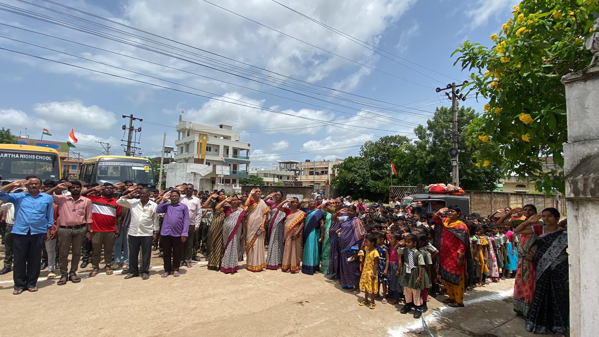కవి సమ్మేళనాలు, జానపద కళాకారుల ప్రదర్శనలను వజ్రోత్సవాల్లో భాగంగా రాష్ట్ర ప్రభుత్వం ప్లాన్ చేసింది.