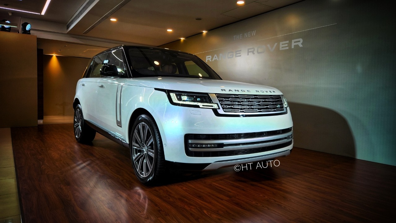 2022 Range Rover SUV : : ఫిఫ్త్​ జెనరేషన్​ రేంజ్​ రోవర్​ ఎస్​యూవీని ఇటీవలే భారత మార్కెట్​లో లాంచ్​ చేశారు. దీని ఎక్స్​షోరూం ధర రూ. 2.4కోట్లు.