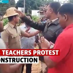 <p>క్యాంపస్ లో గుడి నిర్మాణాన్ని అడ్డుకుంటున్న విద్యార్థులు</p>