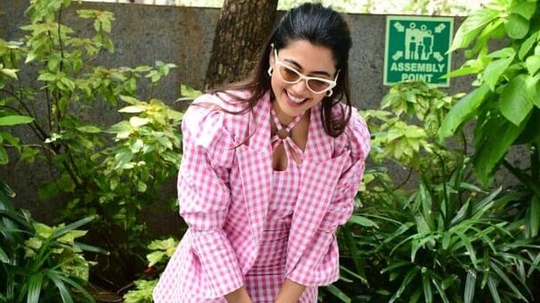 Rashmika Mandanna: ఆ మధ్య గుడ్‌బై ట్రైలర్‌ లాంచ్‌ కోసం కూడా రష్మిక వేసుకున్న డ్రెస్‌ చాలా అట్రాక్టివ్‌గా ఉంది. ఈ ఈవెంట్‌కు ఆమె లెహెంగాలో వచ్చి సర్‌ప్రైజ్‌ చేసింది.