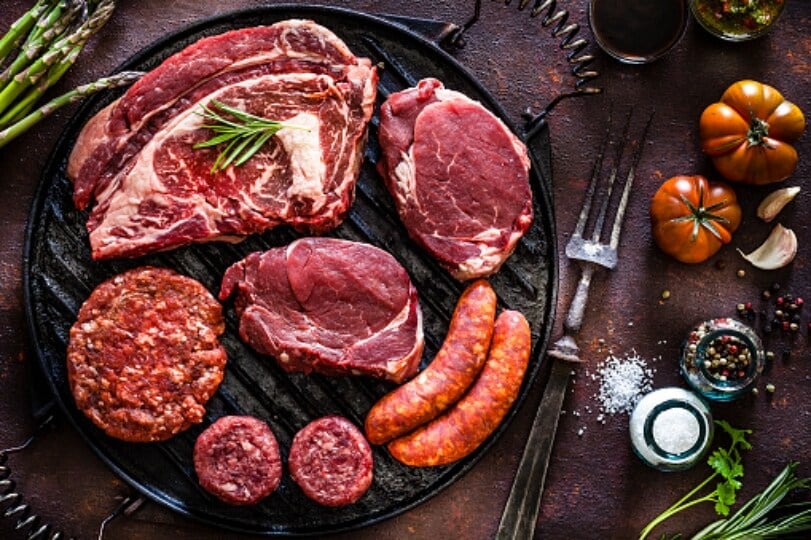 జంతు సంబధమైన ప్రోటీన్ను ఎక్కువగా తీసుకోవడం వల్ల శరీరంలోని కాల్షియం స్థాయిలు పడిపోతాయి. దీనివల్ల ఎముకల దృఢత్వం దెబ్బతింటుంది. జంతు సంబధమైన ప్రోటీన్ను ఎక్కువగా తీసుకోవడం వల్ల శరీరంలోని కాల్షియం స్థాయిలు పడిపోతాయి. దీనివల్ల ఎముకల దృఢత్వం దెబ్బతింటుంది.