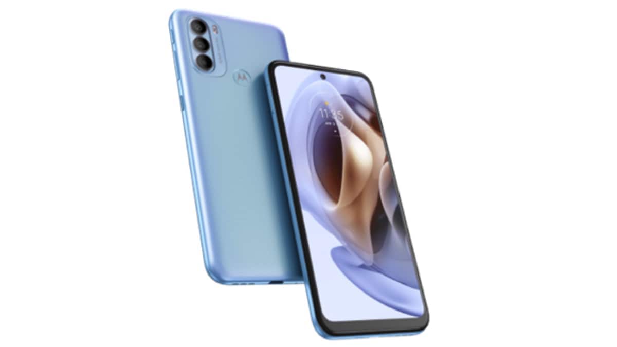 Moto G31: Moto G31 అనేది బడ్జెట్ ధరలో లభించే స్టైలిష్ స్మార్ట్‌ఫోన్. వెనుకవైపు 50MP ప్రైమరీ సెన్సార్ కలిగిన ట్రిపుల్ కెమెరా సెటప్‌తో వస్తుంది, ముందు భాగంలో 6.4-అంగుళాల మాక్స్ విజన్ డిస్‌ప్లే, టియర్‌డ్రాప్ 13 MP కెమెరా, లోపల 5,000mAh బ్యాటరీ ఉన్నాయి. Moto G31 రెండు రంగులలో లభిస్తుంది- మెటోరైట్ గ్రే , బేబీ బ్లూ. ఇది రెండు స్టోరేజ్ వేరియంట్‌లలో వస్తుంది: 4+64GB వేరియంట్ ధర రూ. 10, 499 అలాగే 6+128GB వేరియంట్ ధర రూ. 11,999. Motorola అధికారిక వెబ్‌సైట్, Flipkart నుండి ఈ ఫోన్‌ను కొనుగోలు చేయవచ్చు.