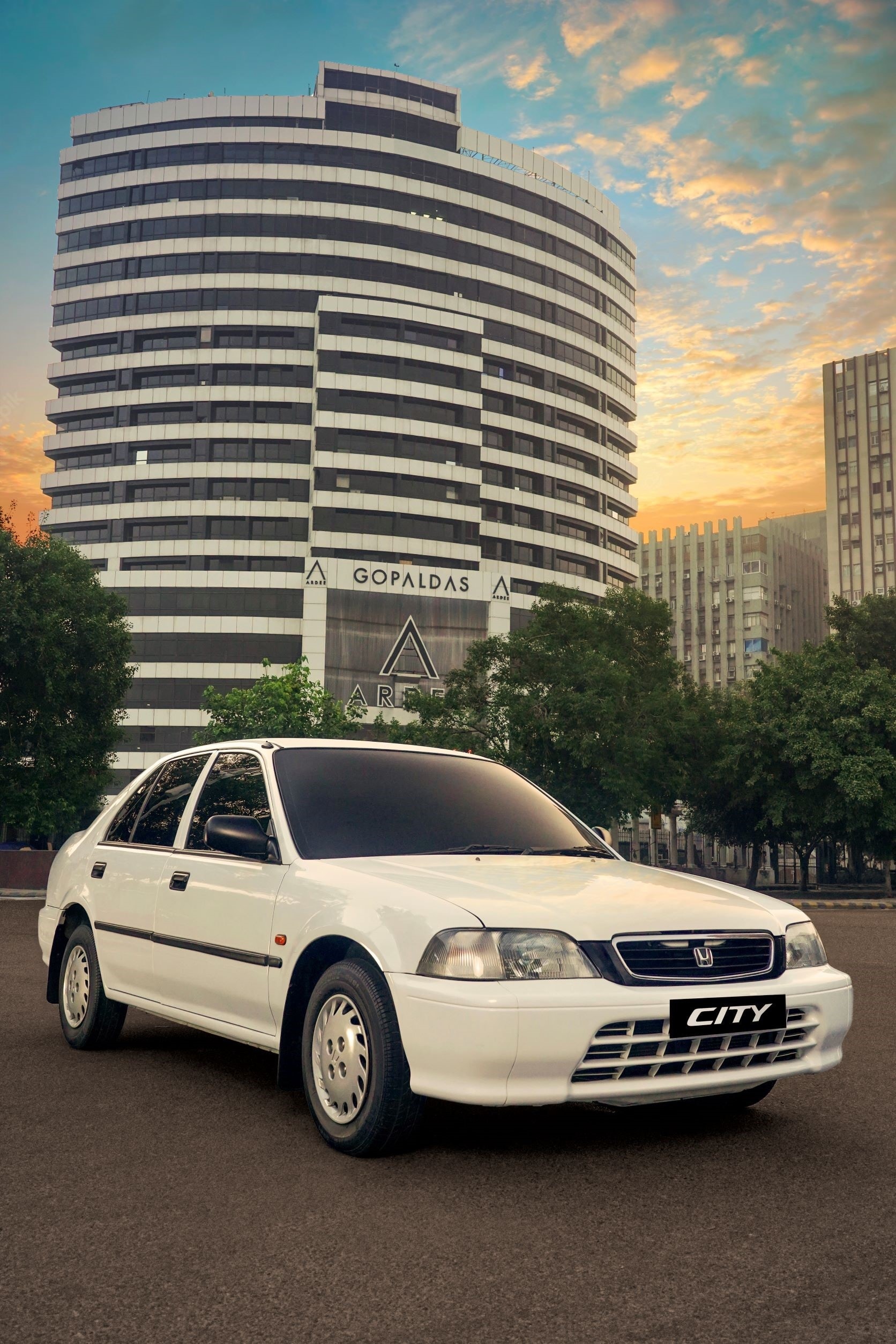 The first generation model of Honda City was sold between 1998 -2003 and was based on sixth-generation Honda Civic (FERIO). It sourced power from the VTEC Hyper 16 valve engine that produced a 106hp of peak power.