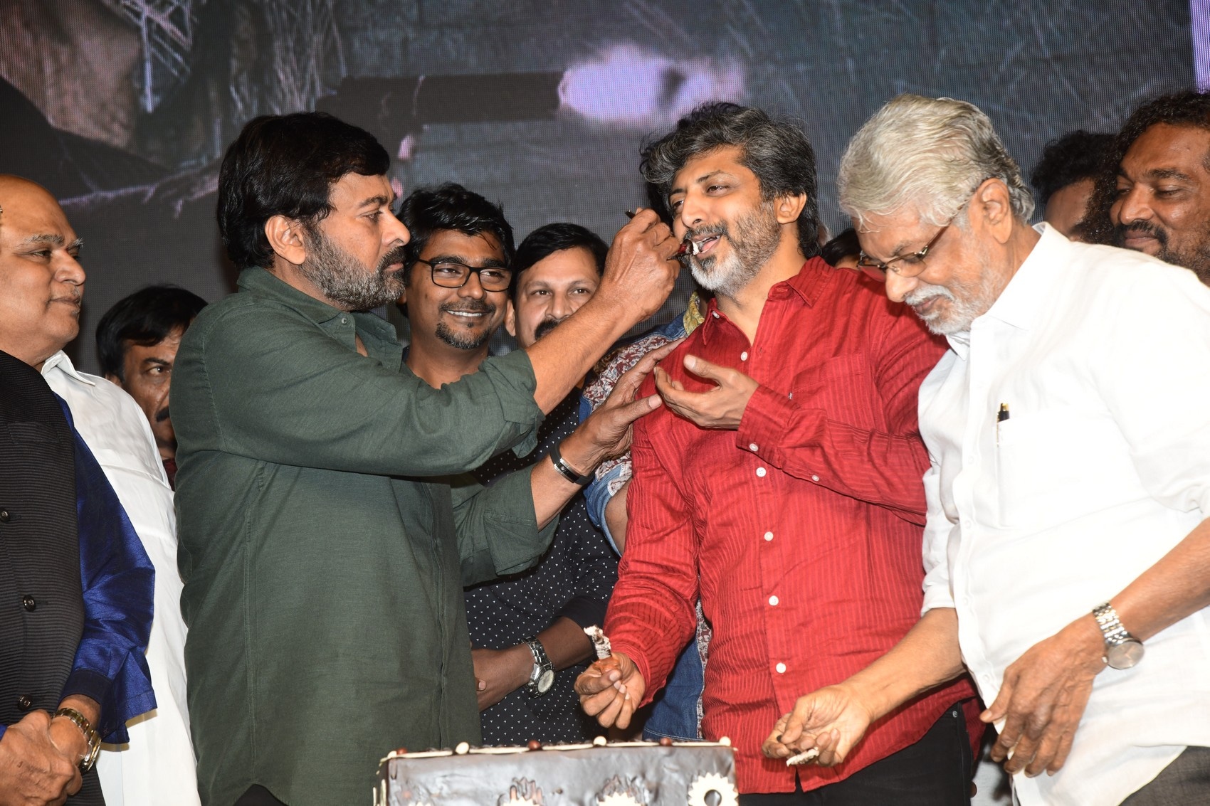 ద‌ర్శ‌కుడు మోహ‌న్‌రాజాతో చిరంజీవి