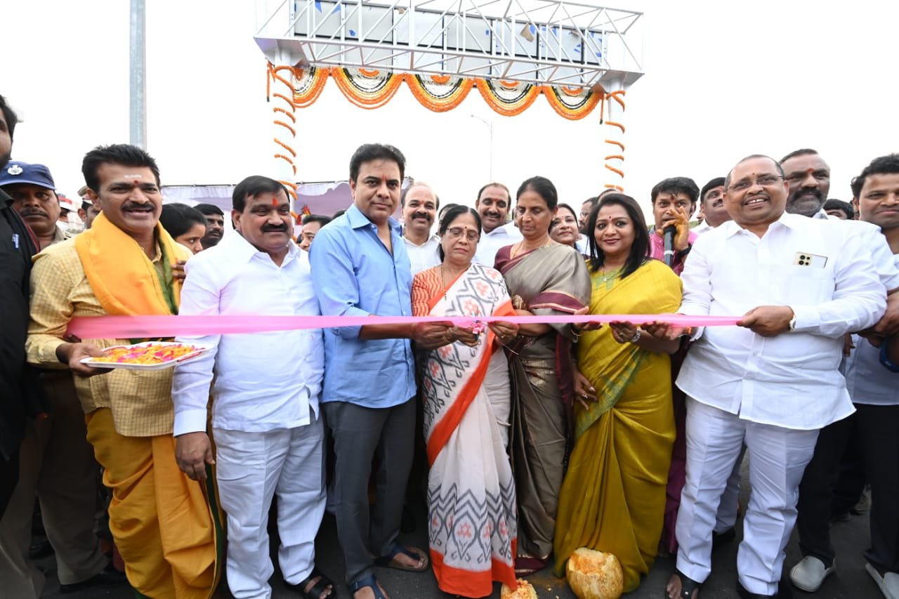 ఒక్క ఎస్‌ఆర్‌డీపీ కార్యక్రమంలో భాగంగా రూ.8వేల కోట్లతో ప్రాజెక్టులు చేపడుతున్నట్లు కేటీఆర్ పేర్కొన్నారు. ఇవి పూర్తయిన తర్వాత ఎస్‌ఆర్‌డీపీ ఫేజ్‌-2ను చేపడతామని వెల్లడించారు. ఇందులో భాగంగా మరో రూ.3500 కోట్ల విలువైన ప్రాజెక్టులు చేపట్టనున్నామని.. సీఆర్‌ఎంపీ అనే కార్యక్రమాన్ని తీసుకొని నగరంలో 710 కిలోమీటర్లకుపైగా మెయిన్‌ రోడ్లను ఎంత వర్షం పడ్డా దెబ్బతినకుండా తీర్చిదిద్దేందుకు ప్రణాళికలు రూపొందిస్తున్నామని చెప్పారు.