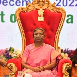 <p>విజయవాడలో నిర్వహించిన పౌర సన్మానంలో రాష్ట్రపతి ద్రౌపది ముర్ము</p>