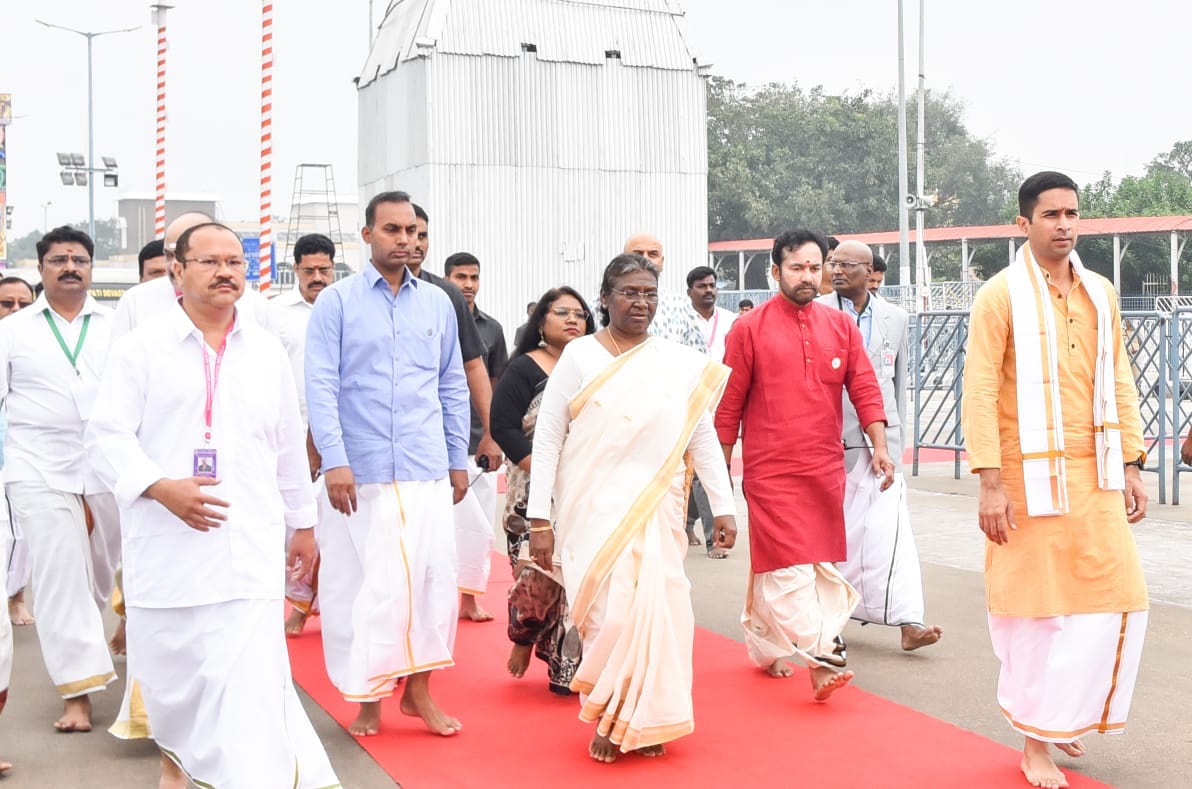 వేంకటేశ్వరుడి దర్శనానికి వెళుతున్న రాష్ట్రపతి ముర్ము