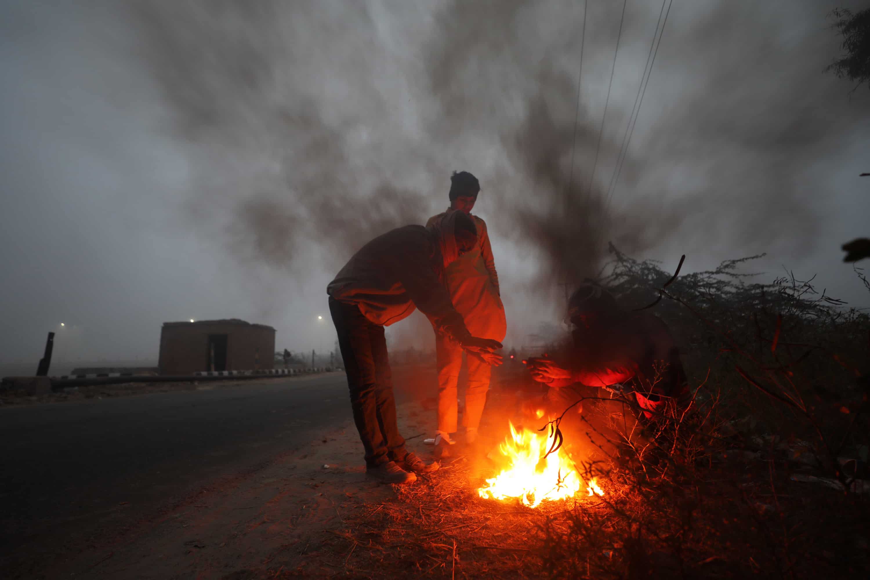 జమ్ములో మంచు కురుస్తోంది. చలి తీవ్రత ఎక్కువగా ఉంటోంది. ఫలితంగా ఇక్కడి రైల్వే, విమాన సేవలు ఆలస్యంగా నడుస్తున్నాయి. బస్సు సేవల పరిస్థితి కూడా ఇంతే! జమ్ములో మంచు కురుస్తోంది. చలి తీవ్రత ఎక్కువగా ఉంటోంది. ఫలితంగా ఇక్కడి రైల్వే, విమాన సేవలు ఆలస్యంగా నడుస్తున్నాయి. బస్సు సేవల పరిస్థితి కూడా ఇంతే!