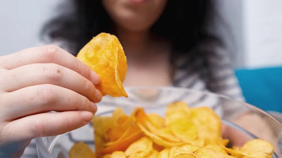 Potato Chips Harmful Effects। మీరు చిప్స్ ఎన్ని తిన్నా.. కడుపు నిండదు