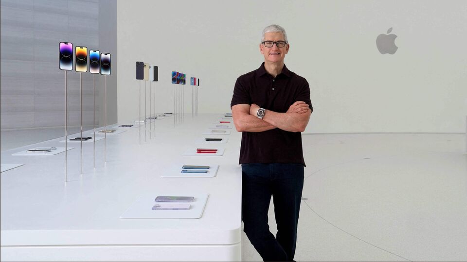 Tim Cook pay cut యాపిల్ సీఈఓ జీతంలో 40శాతం కట్ !apple ceo tim cook