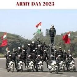 <p>బెంగళూరు గోవిందస్వామి పరేడ్​ గ్రౌండ్​లో 75వ ఆర్మీ డే వేడుకలు ఘనంగా జరిగిందాయి. సైనికులు ఈ విధంగా విన్యాసాలు చేసి.. తమ ధైర్యసాహసాలను చాటిచెప్పారు.</p>