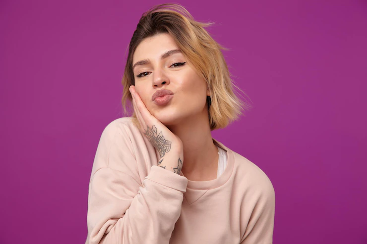 సుదీర్ఘమైన ముద్దులు గుండె ఆరోగ్యానికి మేలు చేస్తాయి. ఇది హృదయ స్పందన రేటును నియంత్రిస్తుంది, రక్తపోటును నియంత్రించడంలో సహాయపడుతుంది