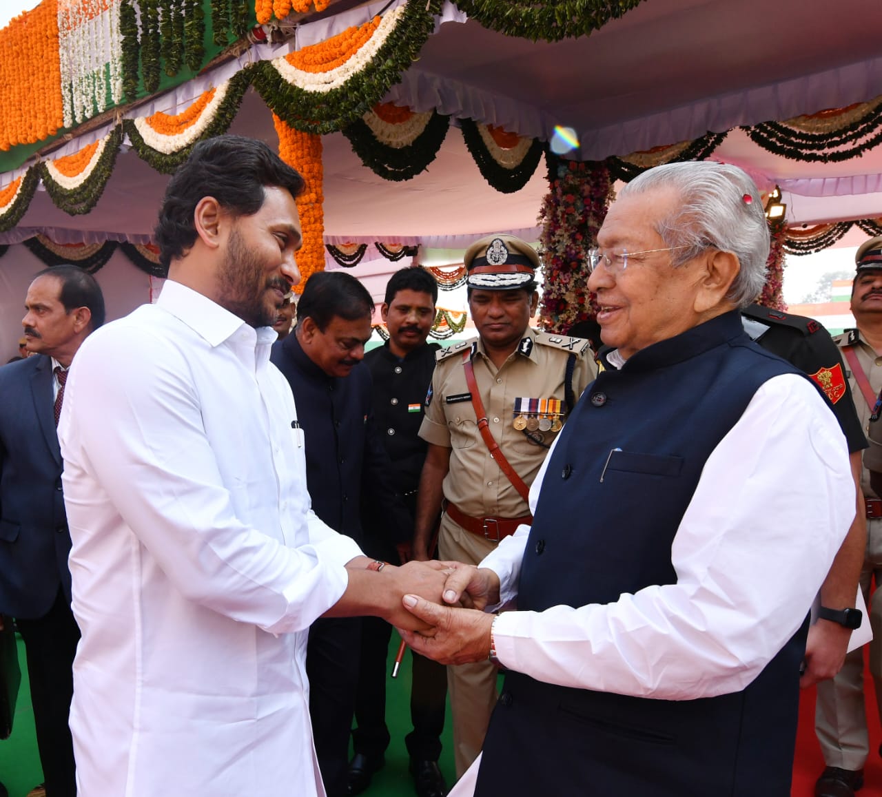 గవర్నర్‌తో సిఎం జగన్మోహన్ రెడ్డి