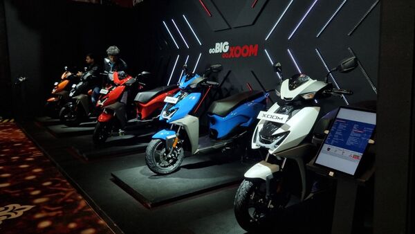 Hero Xoom Scooter: జూమ్ 110సీసీ స్కూటర్‌ను భారత్‍లో లాంచ్ చేసింది హీరో మోటోకార్ప్.&nbsp;