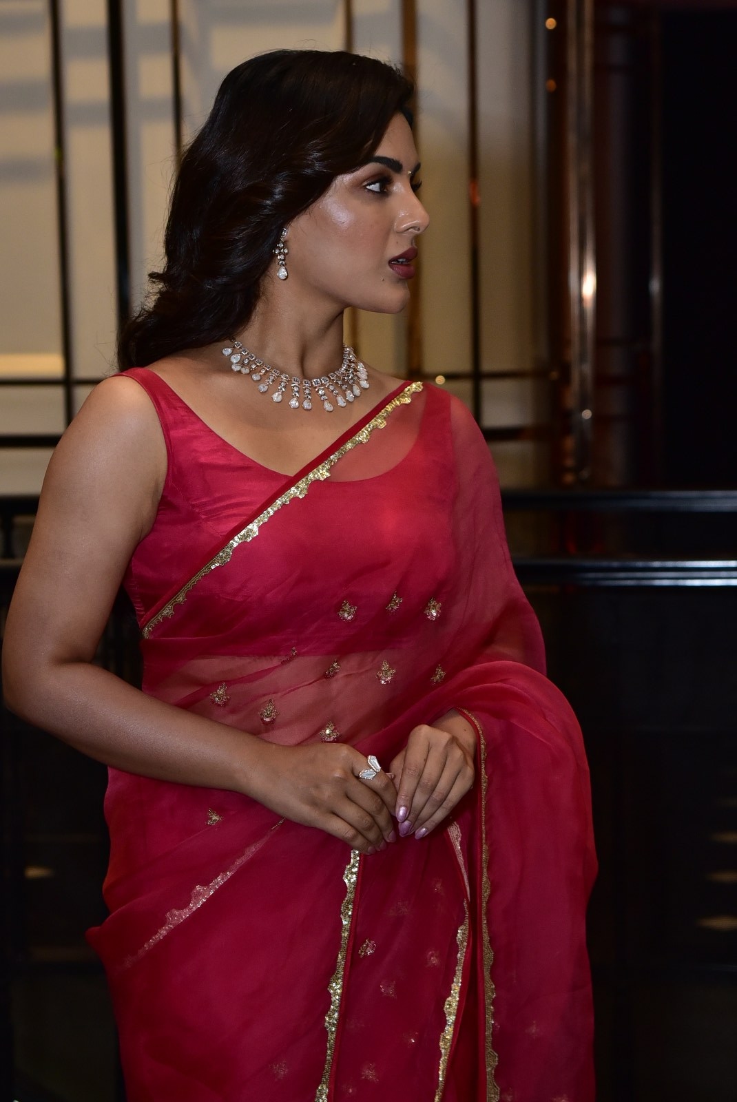 Samyuktha Menon in Saree: సార్ మూవీలో ధనుష్ సరసన సంయుక్త నటించింది. ఇందులో ఆమె లెక్చరర్ పాత్రలో కనిపిస్తోంది.