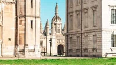 University of Cambridge: ఇంగ్లండ్ లోని కేంబ్రిడ్జ్ లో ఉన్న యూనివర్సిటీ ఆఫ్: కేంబ్రిడ్జ్ లో చదువుకోవడం ప్రపంచవ్యాప్తంగా ఎంతో మంది విద్యార్థులకు ఒక కల.