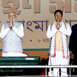 <p>త్రిపుర ముఖ్యమంత్రి ప్రమాణ స్వీకార కార్యక్రమంలో గవర్నర్ సత్యదేవ్ నారాయణ్ ఆర్య, ప్రధాని మోదీ, సీఎం మానిక్ సాహ</p>