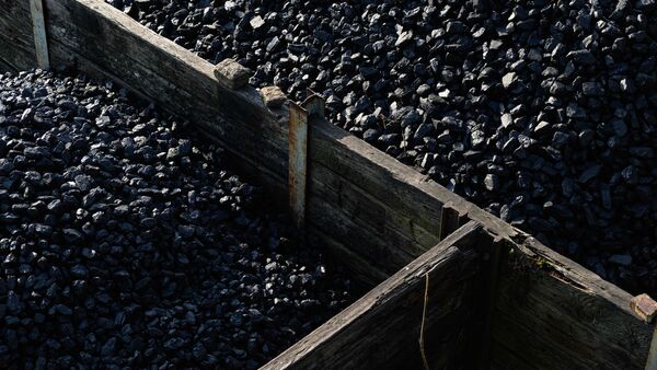 Coal India: ప్రభుత్వ రంగ సంస్థ కోల్ ఇండియా లిమిటెడ్ (Coal India) 2022 ఆర్థిక సంవత్సరంలో తమ మదుపర్లకు ఒక్కో ఈక్విటీ షేరుపై రూ. &nbsp;17 ల డివిడెండ్ అందించింది. 2021లో ఈ సంస్థ షేర్ హోల్డర్ల కు రూ.16 డివిడెండ్ ఇచ్చింది.