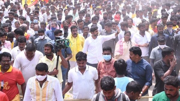 జాబ్‌ క్యాలెండర్ పేరిట సీఎం జగన్‌ యువతను మోసం చేశారని ధ్వజమెత్తారు లోకేశ్. &nbsp;వైసీపీ ప్రభుత్వం అధికారంలోకి వచ్చాక రాష్ట్ర యువత ఎక్కువ నష్టపోయిందని వ్యాఖ్యానించారు.&nbsp;
