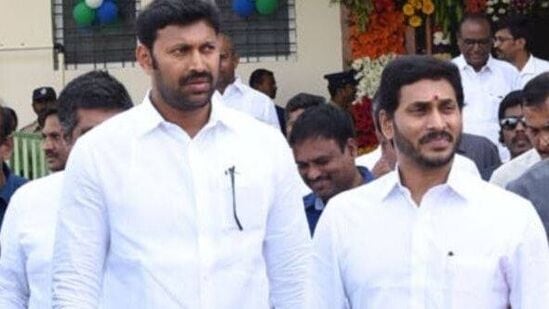 వైఎస్‌ అవినాష్ రెడ్డికి తెలంగాణ హైకోర్టులో చుక్కెదురు