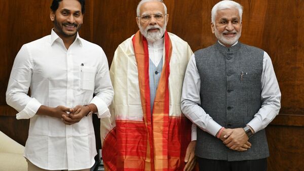 సీఎం జగన్ తో పాటు వైసీపీ రాజ్యసభ సభ్యుడు విజయసాయిరెడ్డి.. ప్రధాననమంత్రి మోదీని కలిశారు.&nbsp;