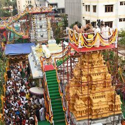 <p>కుంభ ప్రోక్షణ, విమాన, రాజగోపురానికి కుంభ ప్రోక్షణ, ప్రాణ ప్రతిష్ట, హారతి కార్యక్రమాల తర్వాత శ్రీ పద్మావతి శ్రీనివాసుల కల్యాణం వైభవంగా జరిగింది. ఈ వేడుకలో భక్తులు భారీగా పాల్గొన్నారు. &nbsp;</p>