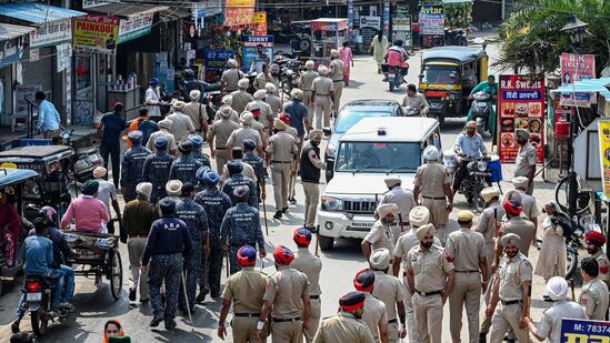 Amritpal Singh Chase: సోదాలు చేస్తున్న పోలీసులు