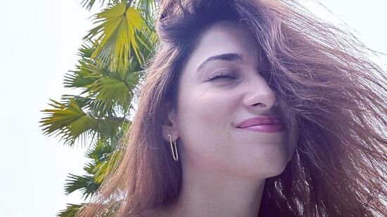 Tamannah Hot Photos: సెంటోసా ఐలాండ్ లో తాను వెకేషన్ ను ఎంజాయ్ చేస్తున్న ఫొటోలను ఆమె పోస్ట్ చేసింది.