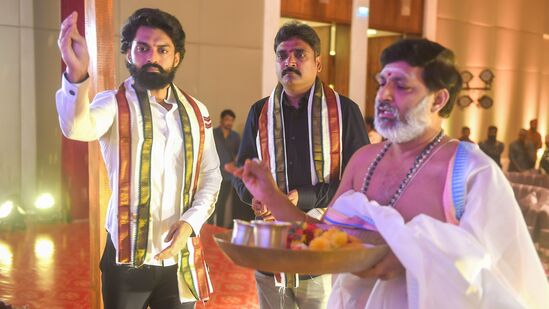 NTR30 Launch Photos: ఈ ఎన్టీఆర్30 మూవీకి నందమూరి కల్యాణ్ రామ్ సమర్పకుడిగా వ్యవహరిస్తున్నాడు. పూజా కార్యక్రమాలకు అతడు కూడా వచ్చాడు.