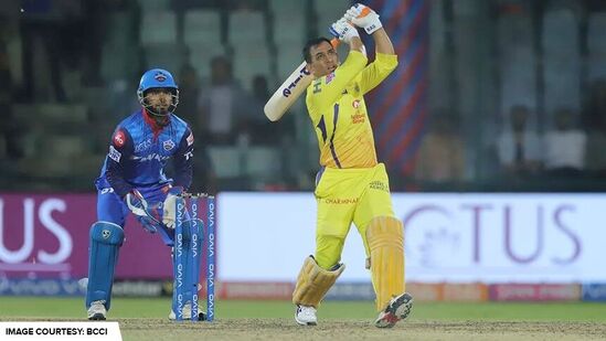 Most Sixes in IPL: చెన్నై సూపర్ కింగ్స్ కెప్టెన్ ధోనీ 234 మ్యాచ్ లలో 229 సిక్స్ లు బాదాడు. అతడు ఐపీఎల్లో ఇప్పటి వరకూ 4978 రన్స్ చేశాడు.