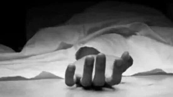 సాఫ్ట్‌వేర్‌ ఉద్యోగి కుటుంబం ఆత్మహత్య