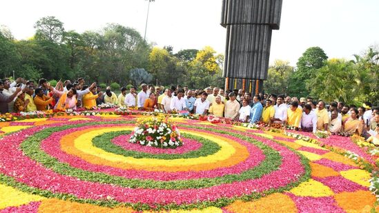 మరోవైపు ఎన్టీఆర్‌ పుట్టినరోజు సందర్భంగా టీడీపీ ప్రతిష్టాత్మకంగా నిర్వహించే మహానాడును ఈసారికి రాజమహేంద్రవరంలో నిర్వహించనుంది. ఈ మేరకు పార్టీ పొలిట్ బ్యూరో నిర్ణయం తీసుకుంది.