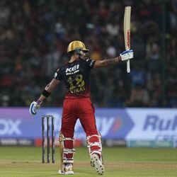 <p>Kohli IPL Record: వార్నర్ తర్వాత ఐపీఎల్లో అత్యధికసార్లు 50కిపై స్కోర్లు నమోదు చేశాడు. ఆదివారం (ఏప్రిల్ 2) ముంబై ఇండియన్స్ పై హాఫ్ సెంచరీ చేసిన అతడు 50కిపైగా స్కోర్లు 50సార్లు చేసిన ఘనత అందుకున్నాడు. అందులో 45 హాఫ్ సెంచరీలు, 5 సెంచరీలు ఉన్నాయి. మొత్తంగా 6706 రన్స్ చేయడం విశేషం.</p>