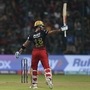 <p>Kohli IPL Record: వార్నర్ తర్వాత ఐపీఎల్లో అత్యధికసార్లు 50కిపై స్కోర్లు నమోదు చేశాడు. ఆదివారం (ఏప్రిల్ 2) ముంబై ఇండియన్స్ పై హాఫ్ సెంచరీ చేసిన అతడు 50కిపైగా స్కోర్లు 50సార్లు చేసిన ఘనత అందుకున్నాడు. అందులో 45 హాఫ్ సెంచరీలు, 5 సెంచరీలు ఉన్నాయి. మొత్తంగా 6706 రన్స్ చేయడం విశేషం.</p>
