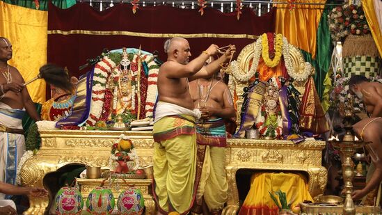 పౌర్ణమి వెన్నెల కాంతుల్లో కోదండరాముడి కల్యాణాన్ని వేదపండితులు శాస్త్రోక్తంగా నిర్వహించారు . పండువెన్నెల్లో రాత్రి 8 నుంచి 10 గంటల వరకు కల్యాణ క్రతువు పూర్తి అయింది. పౌర్ణమి వెన్నెల కాంతుల్లో కోదండరాముడి కల్యాణాన్ని వేదపండితులు శాస్త్రోక్తంగా నిర్వహించారు . పండువెన్నెల్లో రాత్రి 8 నుంచి 10 గంటల వరకు కల్యాణ క్రతువు పూర్తి అయింది.