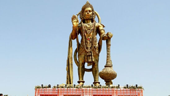 Hanuman Jayanti,: గుజరాత్ లోని బొటాడ్ జిల్లాలో ఉన్న సాలంగ్ పూర్ లో 54 అడుగుల ఎత్తైన హనుమాన్ విగ్రహం. ఈ విగ్రహాన్ని కేంద్ర హోం మంత్రి అమిత్ షా ఆవిష్కరించారు.&nbsp;