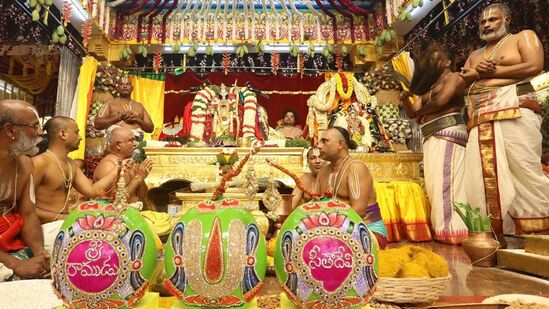 ఒంటిమిట్ట కల్యాణ మండపంలో కోదండ రాముడి కల్యాణం