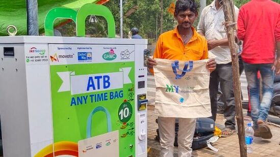 హైదరాబాద్‌ను ప్లాస్టిక్ రహిత నగరంగా తీర్చిదిద్దడం కోసం పైలట్‌ ప్రాజెక్ట్‌ కింద ఈ మిషన్ ఏర్పాటు చేశారు. ఇది వర్కౌట్ అయితే… నగర వ్యాప్తంగా అమల్లోకి తీసుకురానున్నారు. జిల్లాల్లో కూడా ఈ తరహా విధానానికి శ్రీకారం చుట్టే అవకాశం ఉంది.
